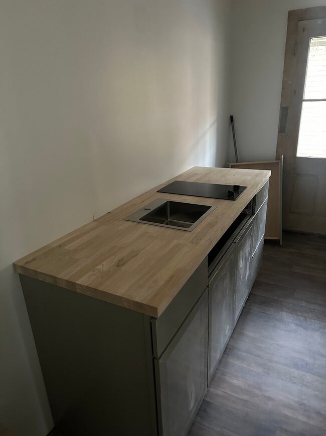 Photo - 15 N 6th St Unit B