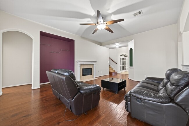 Photo - 5215 Field Briar Ln