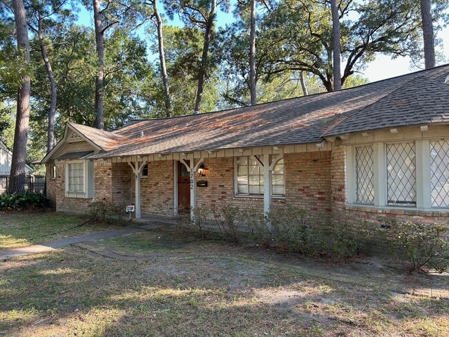 Photo - 1702 Maux Dr