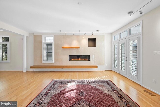 Photo - 1460 Waterfront Rd