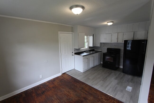 Photo - 504 W Elliott St