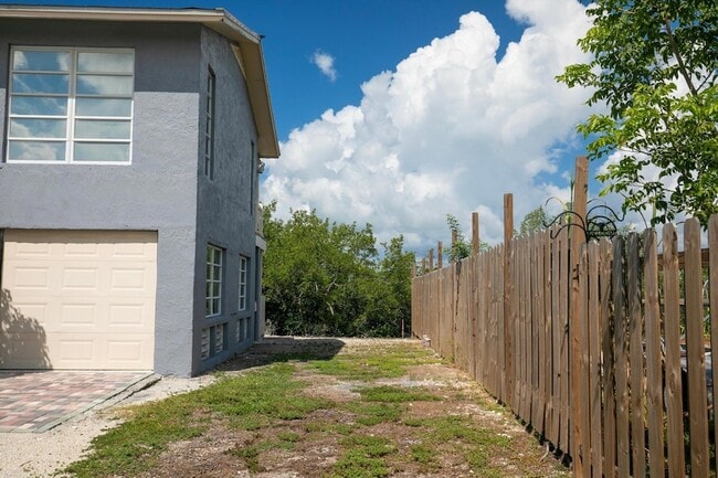 9 Blue Water Dr