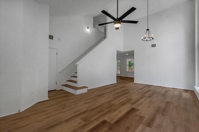 Photo - 8800 Dandelion Trail