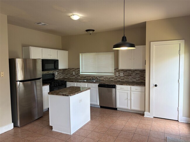 Photo - 11736 Chanteloup Dr