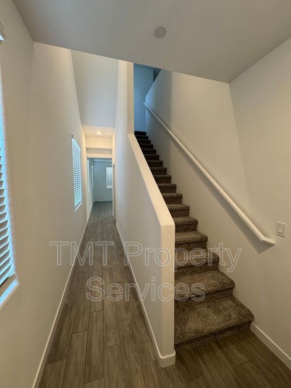 Photo - 867 Lk Pk Cir