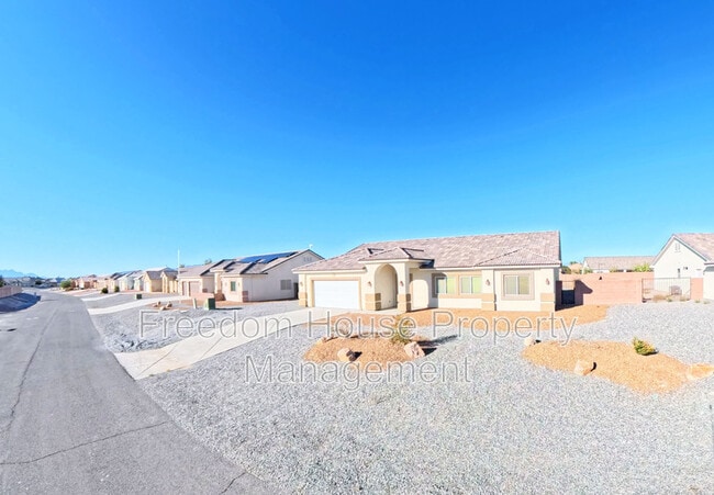 Photo - 4920 Honey Locust Dr