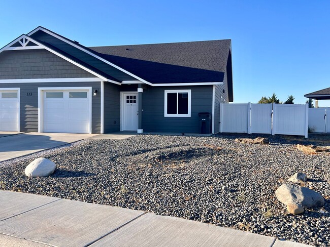 Building Photo - 113 Grant Dr Unit #B