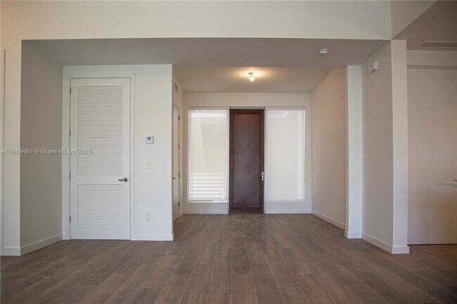 Photo - 529 SW 11th St Unit 203