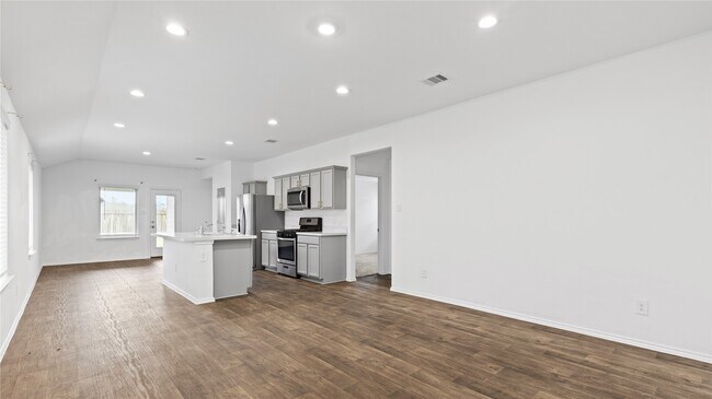 Photo - 2326 Spruce Clf Ln