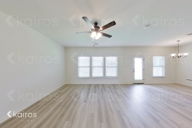 Photo - 205 Foggy Ln