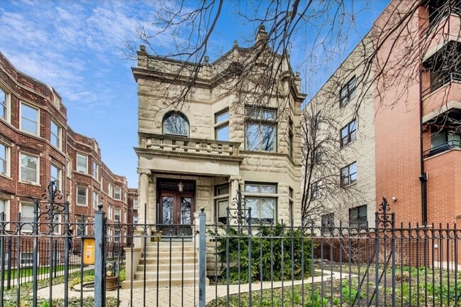 Building Photo - 940 W Cuyler Ave