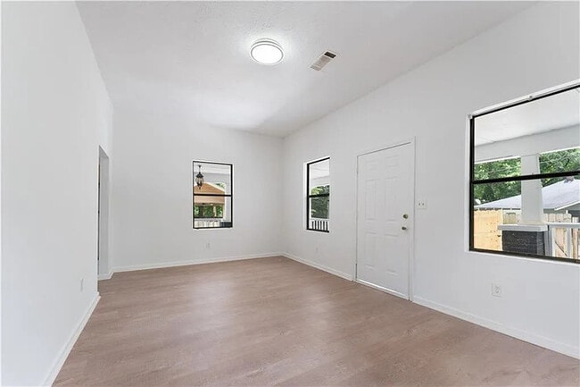 Photo - 37 Johnson Rd NW