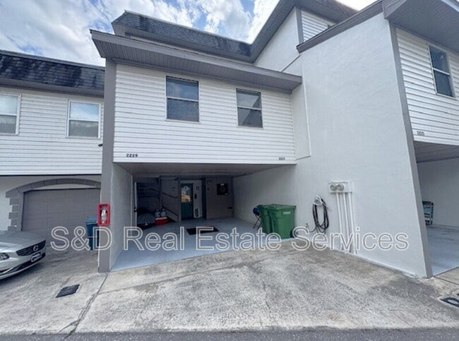 Building Photo - 2227 9th St SE