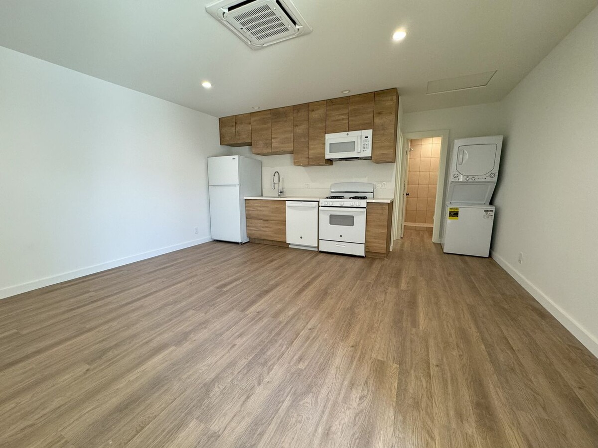 NewB SDS T 317-319 - NewB SDS T 317-319 Apartment Unit 317