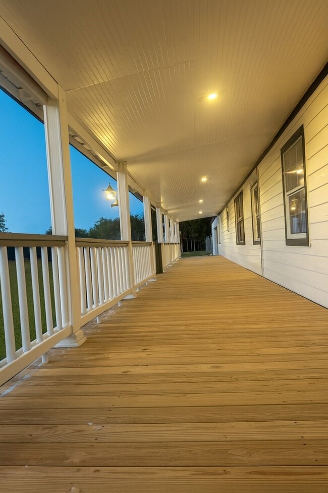 Photo - 17319 Wells Dr