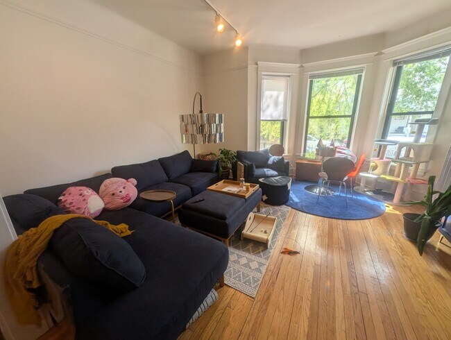 Photo - 3815 N Wilton Ave