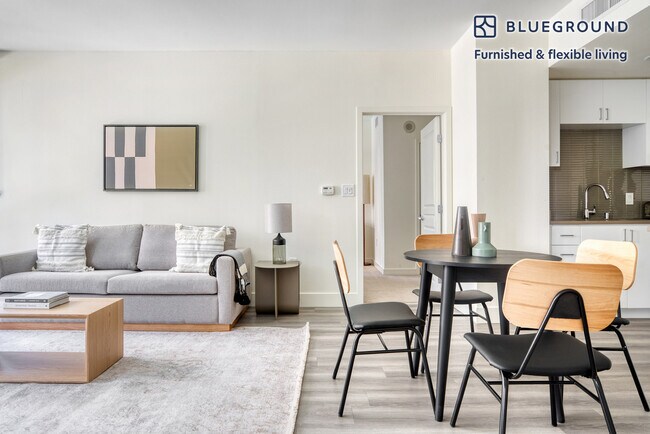 Photo - 2400 W El Camino Real Unidad SI FL3-ID957