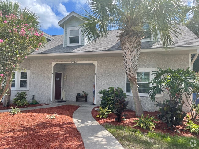 Building Photo - 2734 Ocean Dr Rental