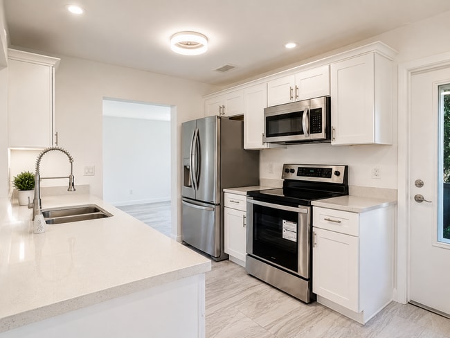 Photo - 1590 SW 14th Ave
