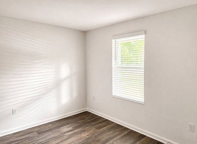 190 Iris Ln