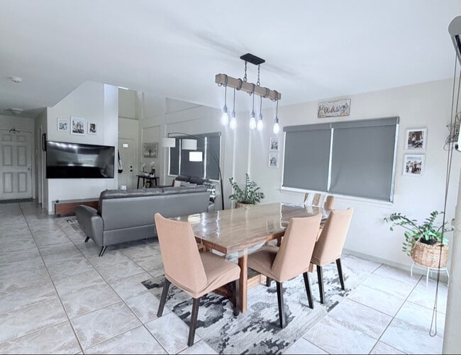 Building Photo - 94-717-717 Lumiaina St