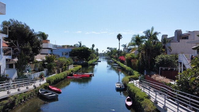 Venice Canal - 2010 Pacific Ave Unit #4