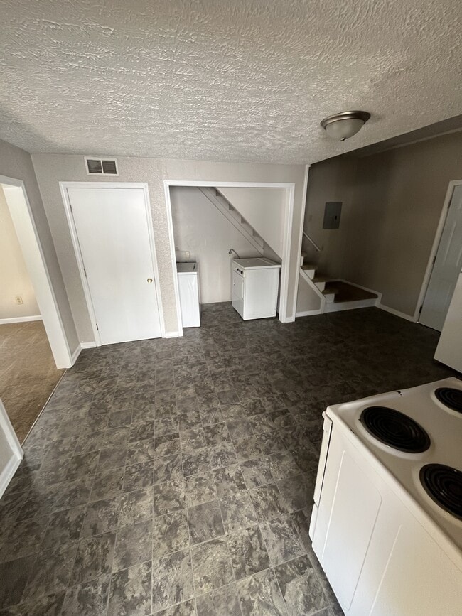 Photo - 2031 Poplar St