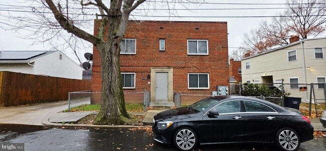 Building Photo - 3207 11th Pl SE Unit 2