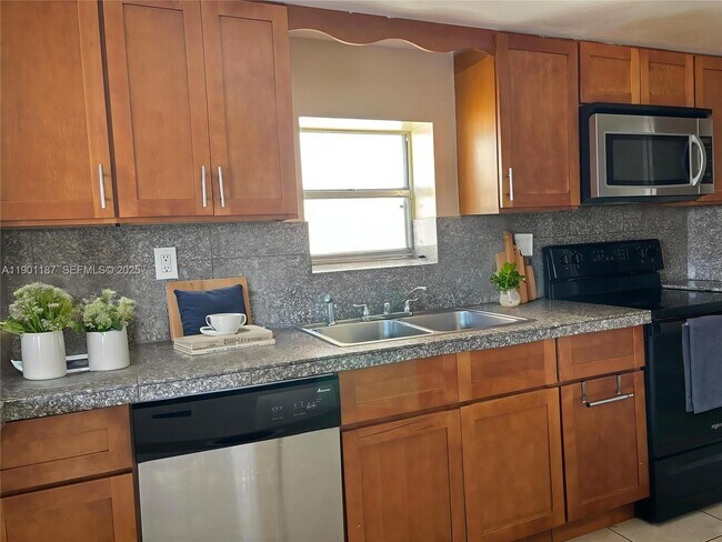 Photo - 6541 SW 41st Ct