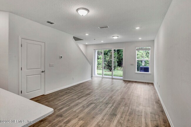 Photo - 73 Mellowood Ln