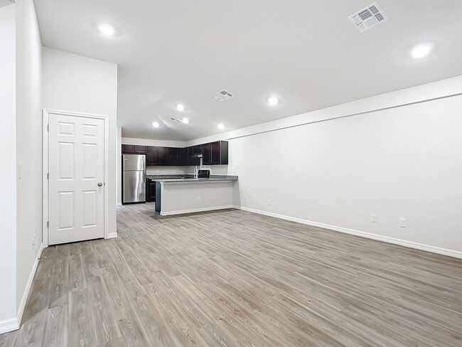 Building Photo - 451 Warrington Blvd Rental