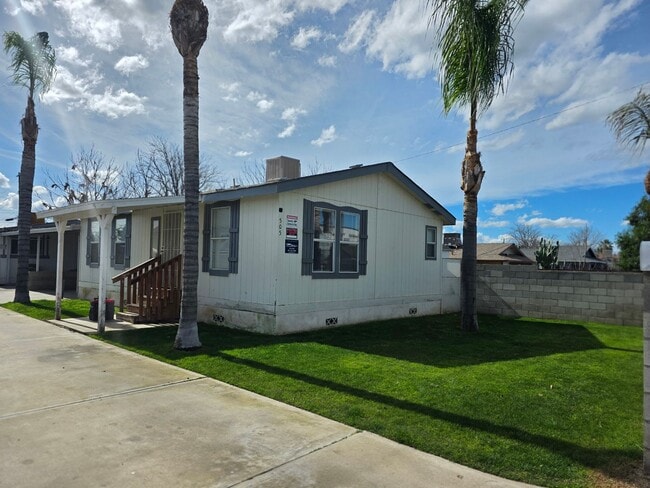 Building Photo - 505 33rd St Unit A