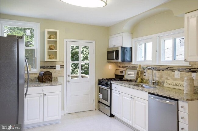 Photo - 611 Hilltop Rd