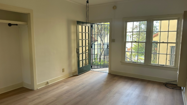 Building Photo - 1939 W Washington Blvd Rental