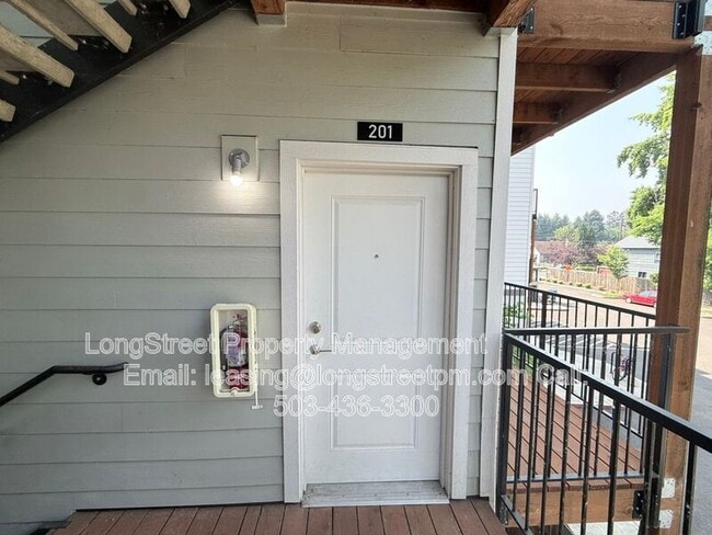 Photo - 433 Chemawa Rd N