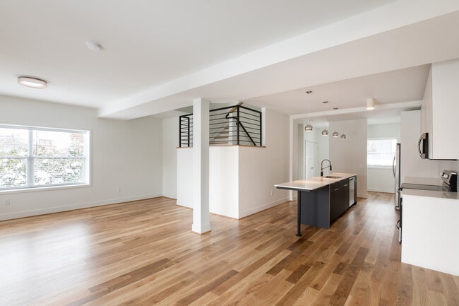 Building Photo - 54 West Ave Unit 6