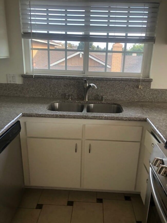 18342 Patterson Ln Unit 4