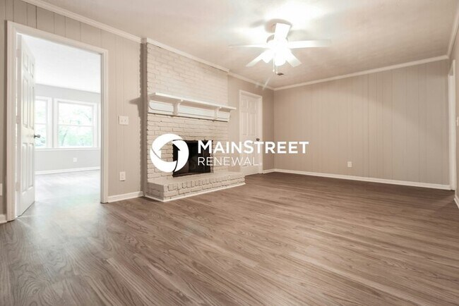 Photo - 3 Bedroom Pet-Friendly Home in Snellville, GA with Main Street Renewal