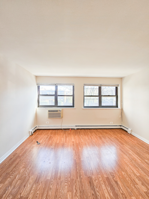 Building Photo - 750 W Cornelia Ave Rental