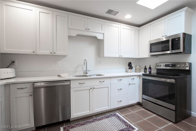 359 2nd Ave N