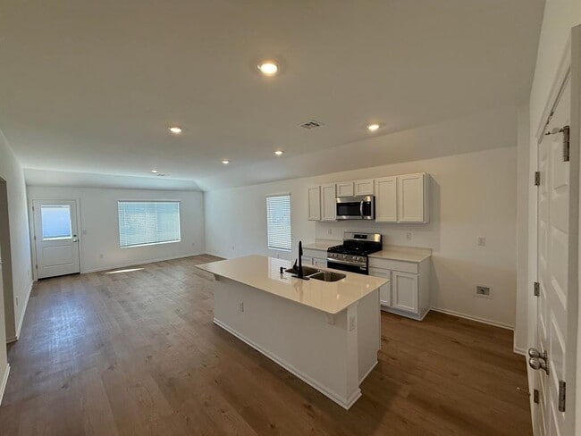 Photo - 3645 Pete St