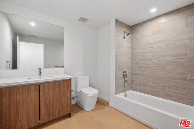 Photo - 1717 Winona Blvd Unit 203