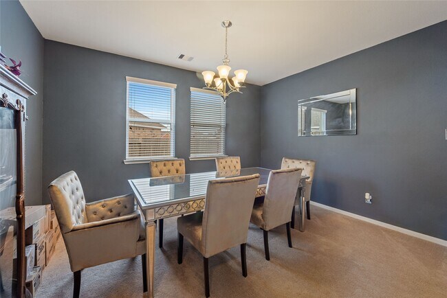 Photo - 970 Jennifer St