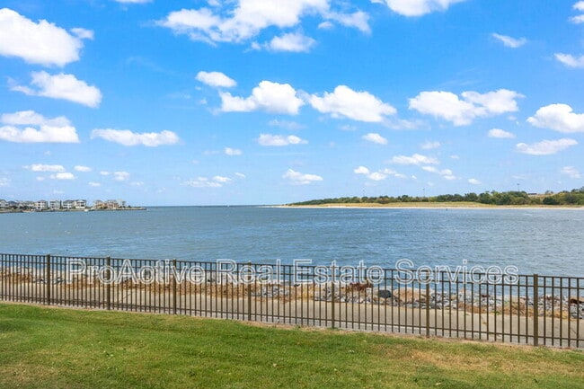 Photo - 9468 Bay Front Dr