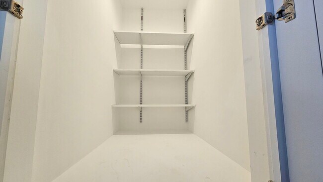 Photo - 4437 N Broadway Unit 2F