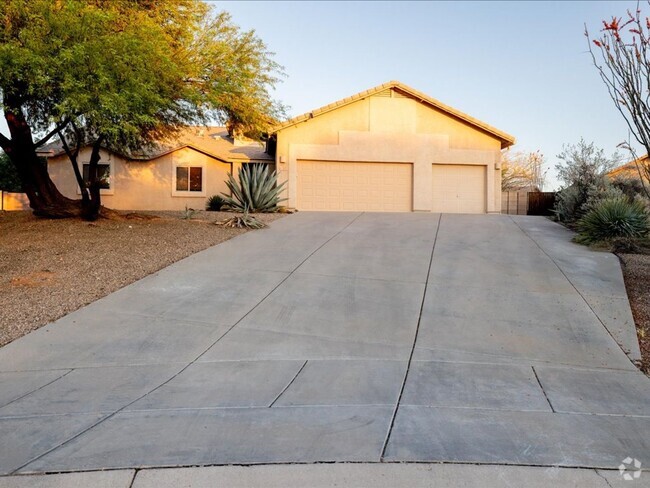 Building Photo - 4 Bedroom 2 Bathroom Rental