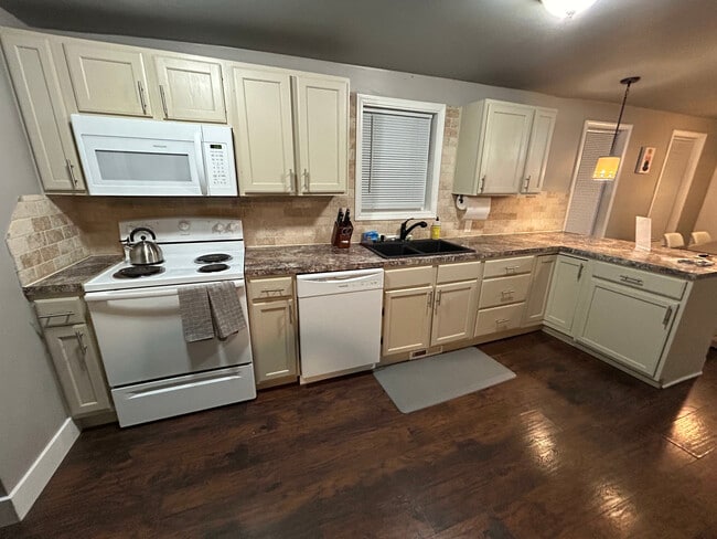 Photo - 619 Charles Ave SE