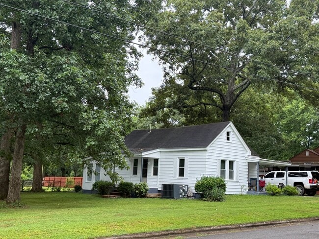 Building Photo - 203 Seymore Ave