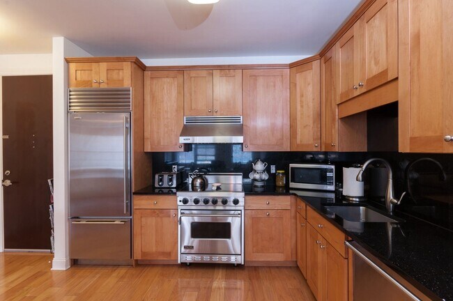 Photo - 20 Ave at Port Imperial Unit 324