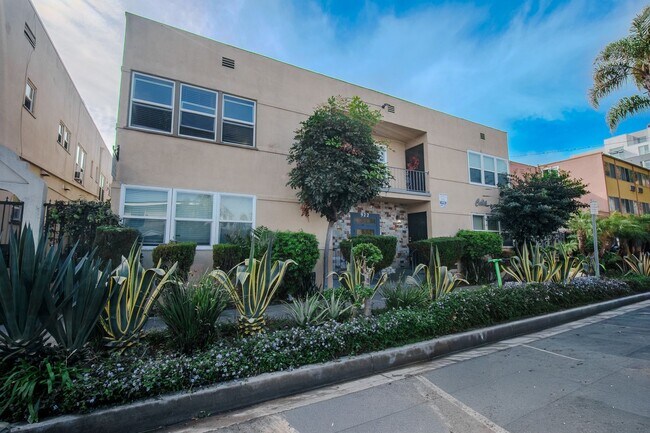 Photo - 922 E. 2nd St.